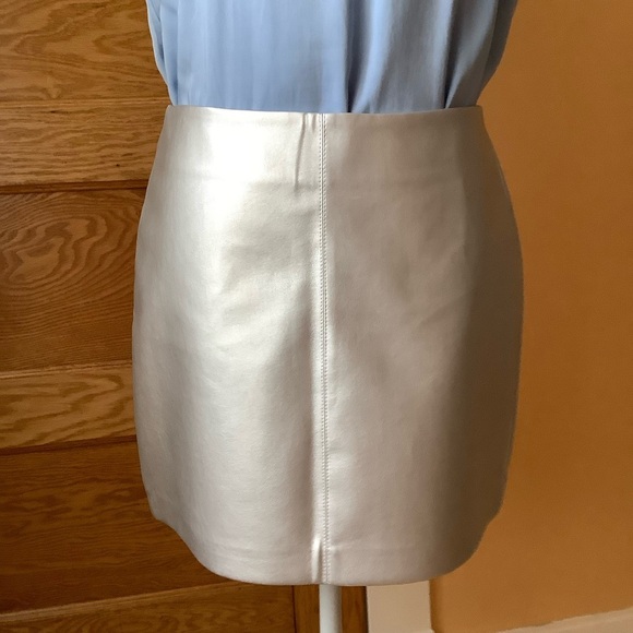 DELUC Silver Metallic Faux Leather Skirt Size M - Picture 14 of 16